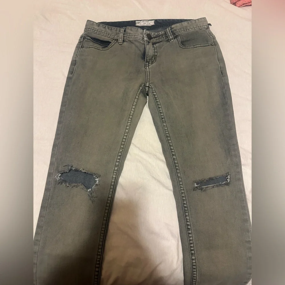 Free People Women’s Charcoal Straight Jeans